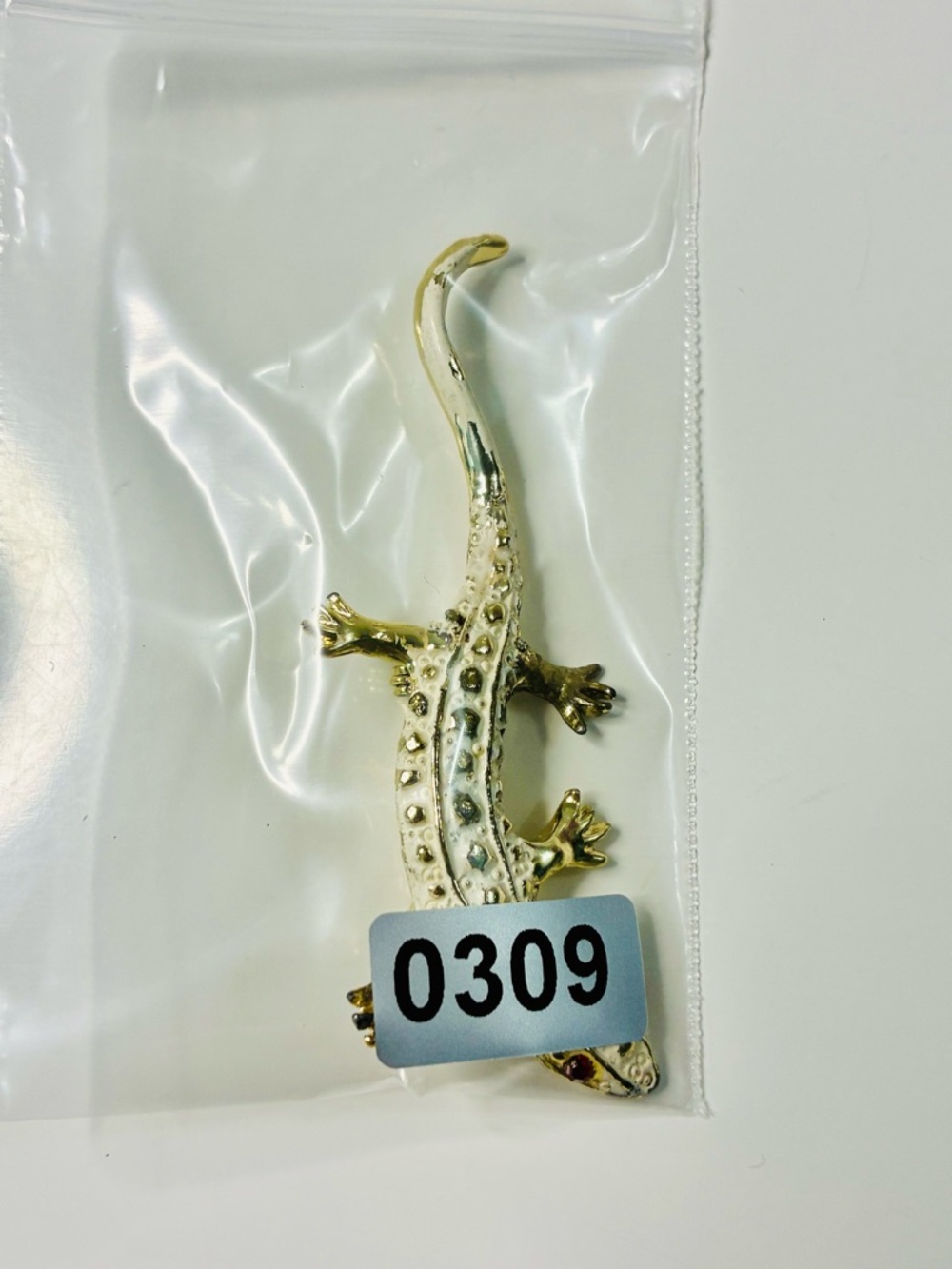 VTG Gold and White Lizard Brooch with Red Eye Lightweight Eclectic Everyday - Picture 14 of 14
